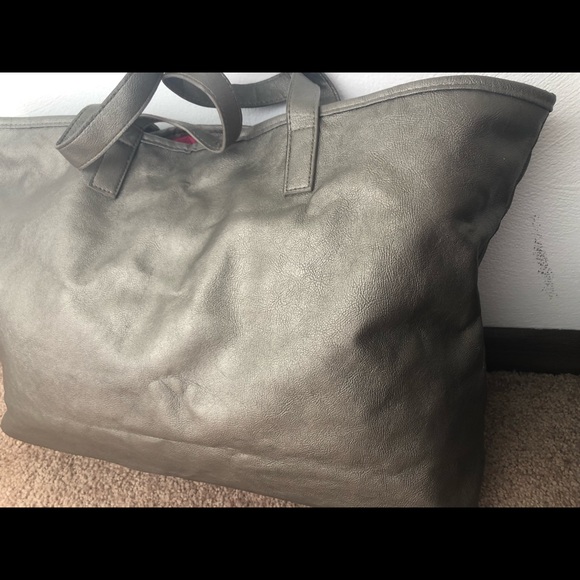 Platinum silver tote bag - Picture 4 of 6
